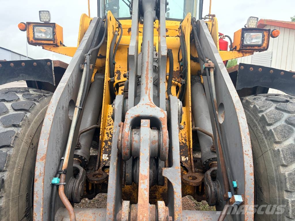 Volvo L 90 C لوادر بعجل