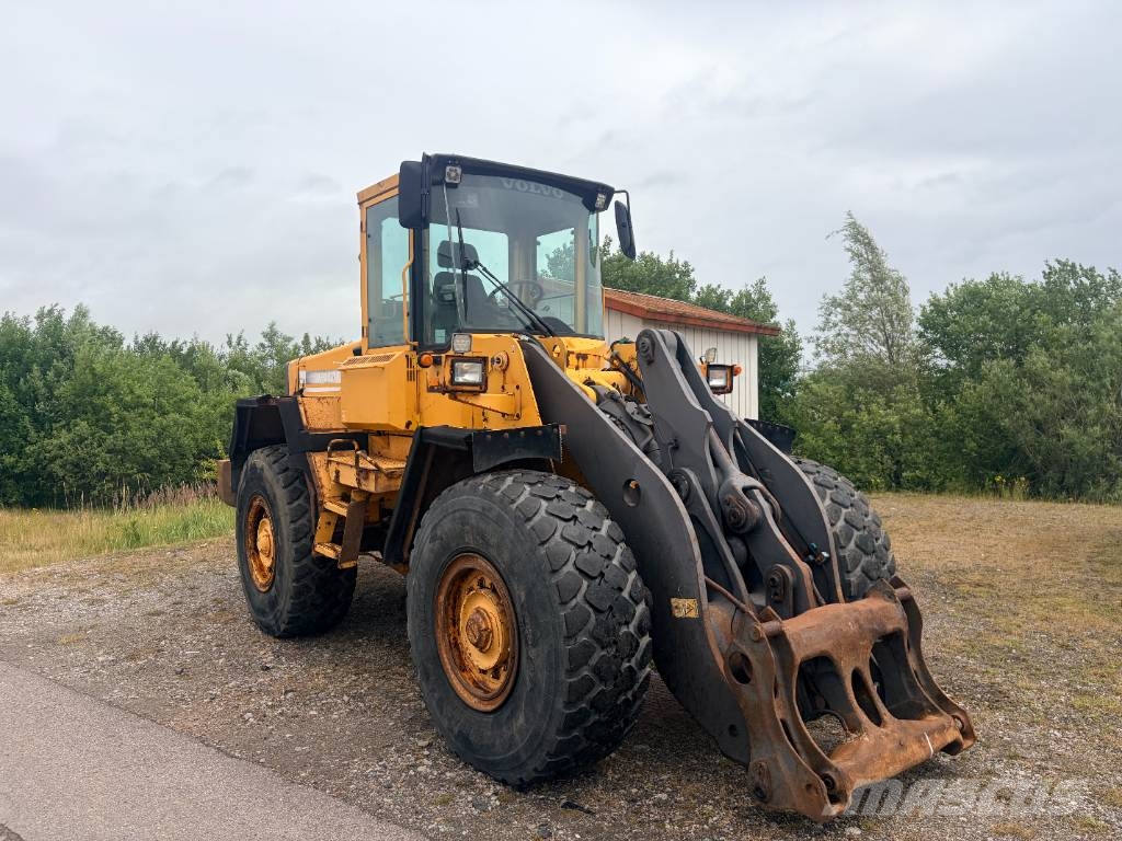 Volvo L 90 C لوادر بعجل