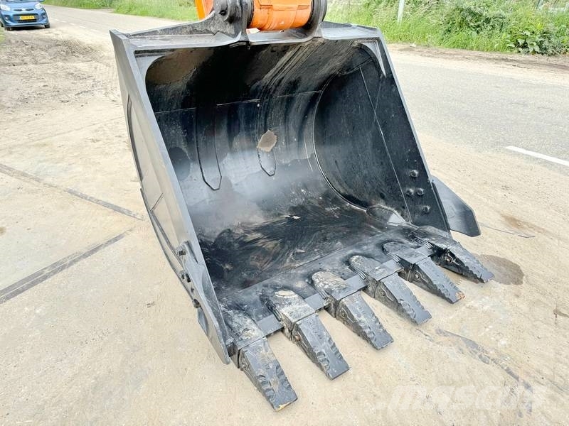Hitachi ZX220LC-5G / ISUZU ENGINE 履带挖掘机