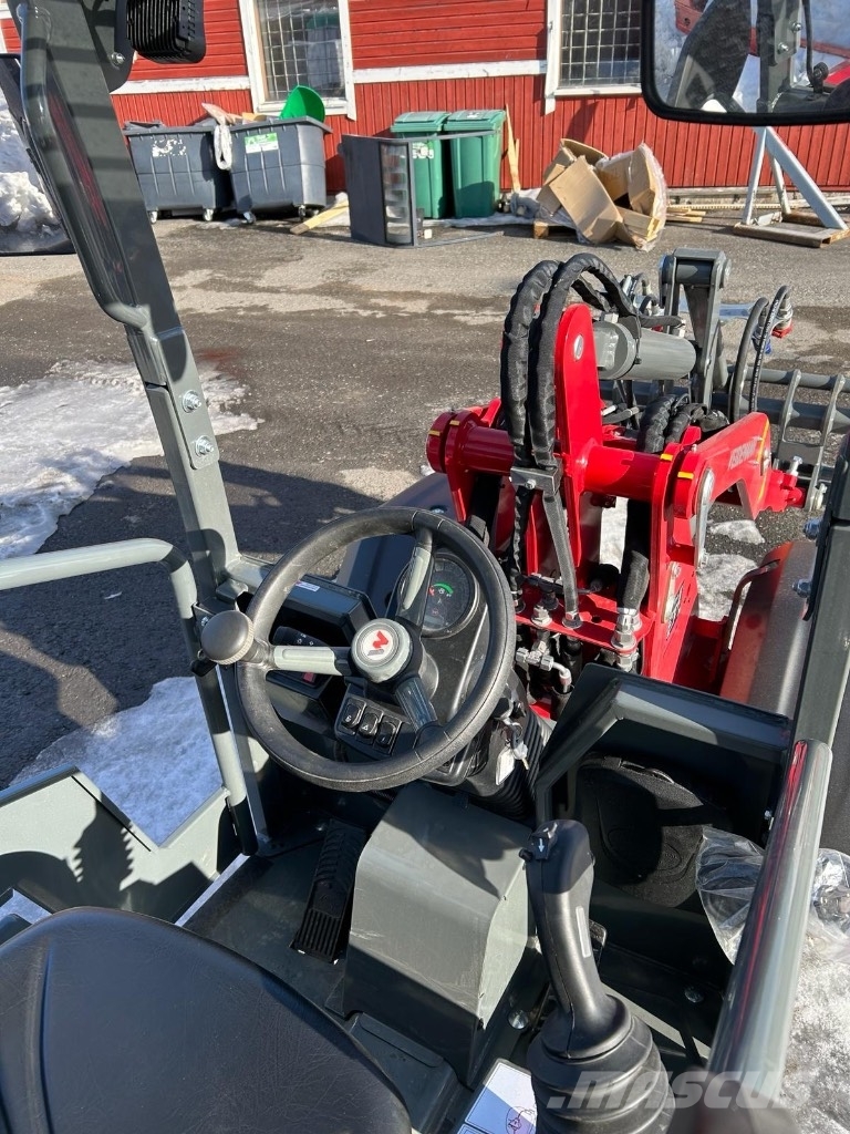Weidemann 1260LP Večnamenski nakladalci