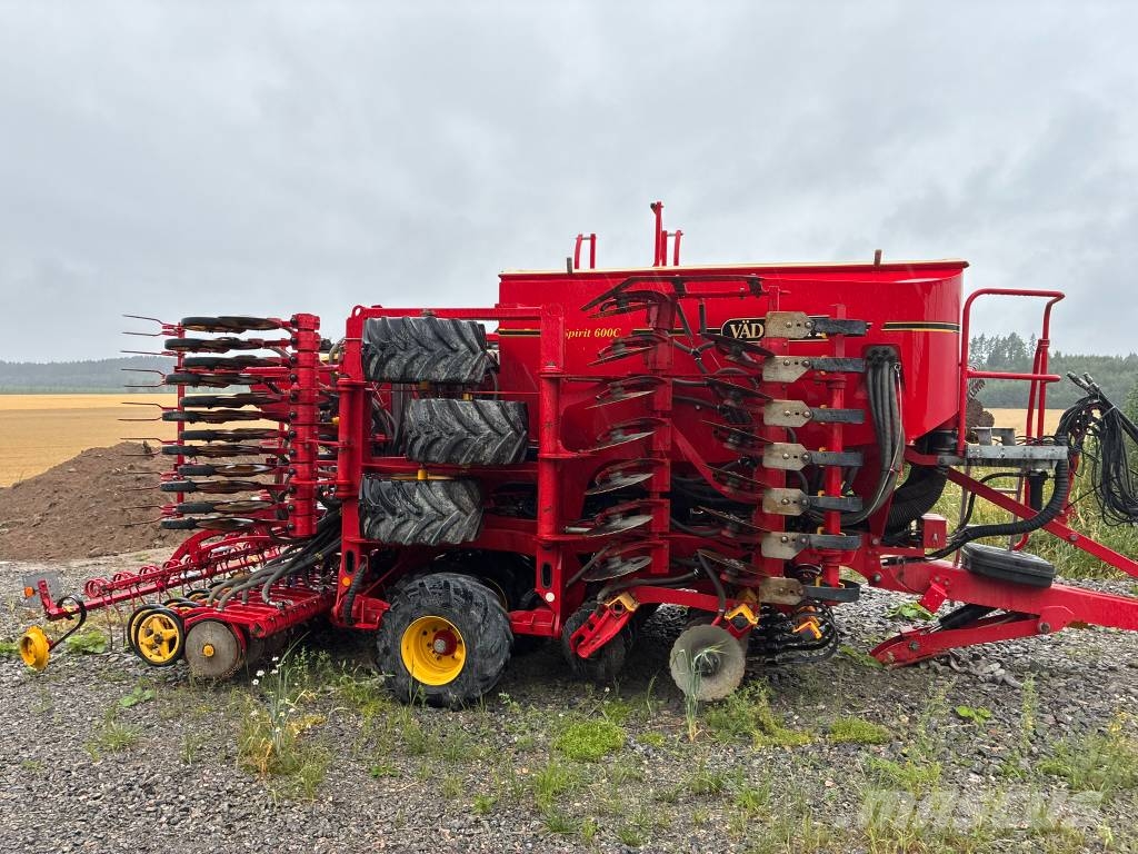 Väderstad Spirit 600C مثاقيب مدمجة