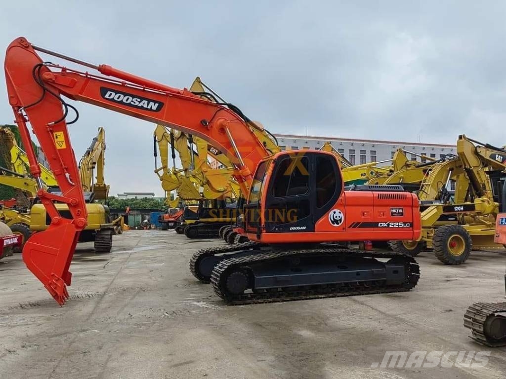 Doosan DX 225 LCA 履带挖掘机
