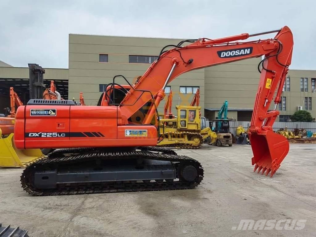 Doosan DX 225 LCA 履带挖掘机