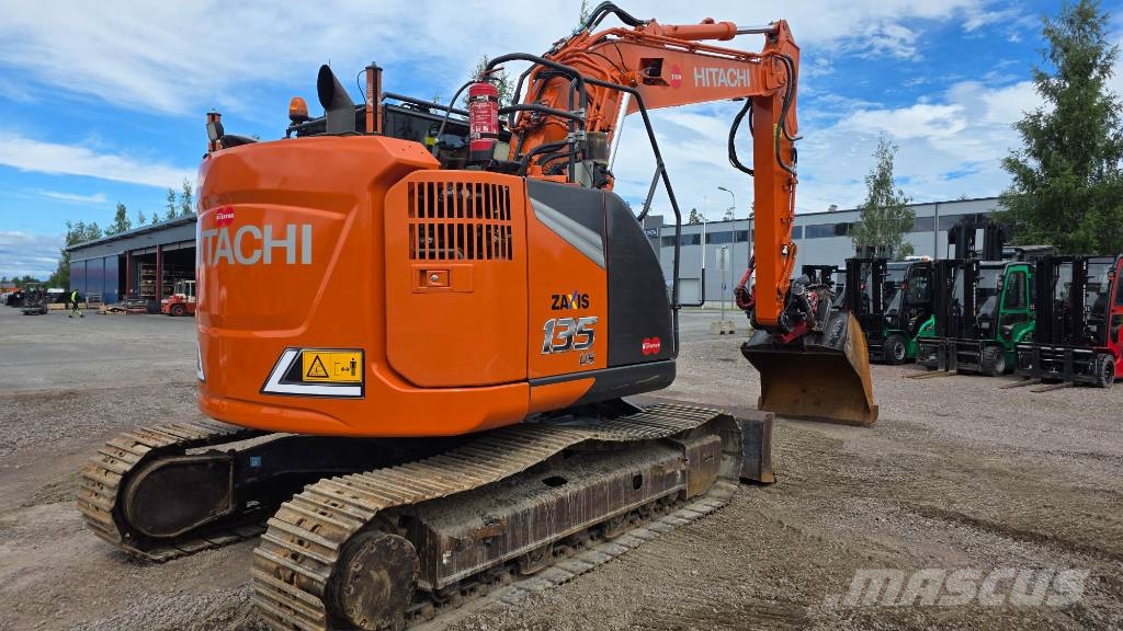Hitachi ZX135US-7 حفارات زحافة