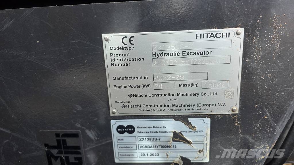 Hitachi ZX135US-7 حفارات زحافة