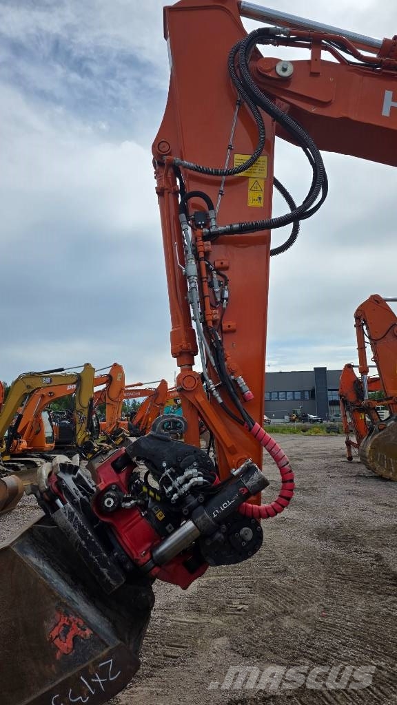 Hitachi ZX135US-7 حفارات زحافة