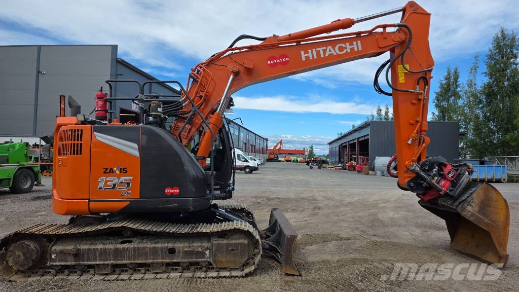 Hitachi ZX135US-7 حفارات زحافة