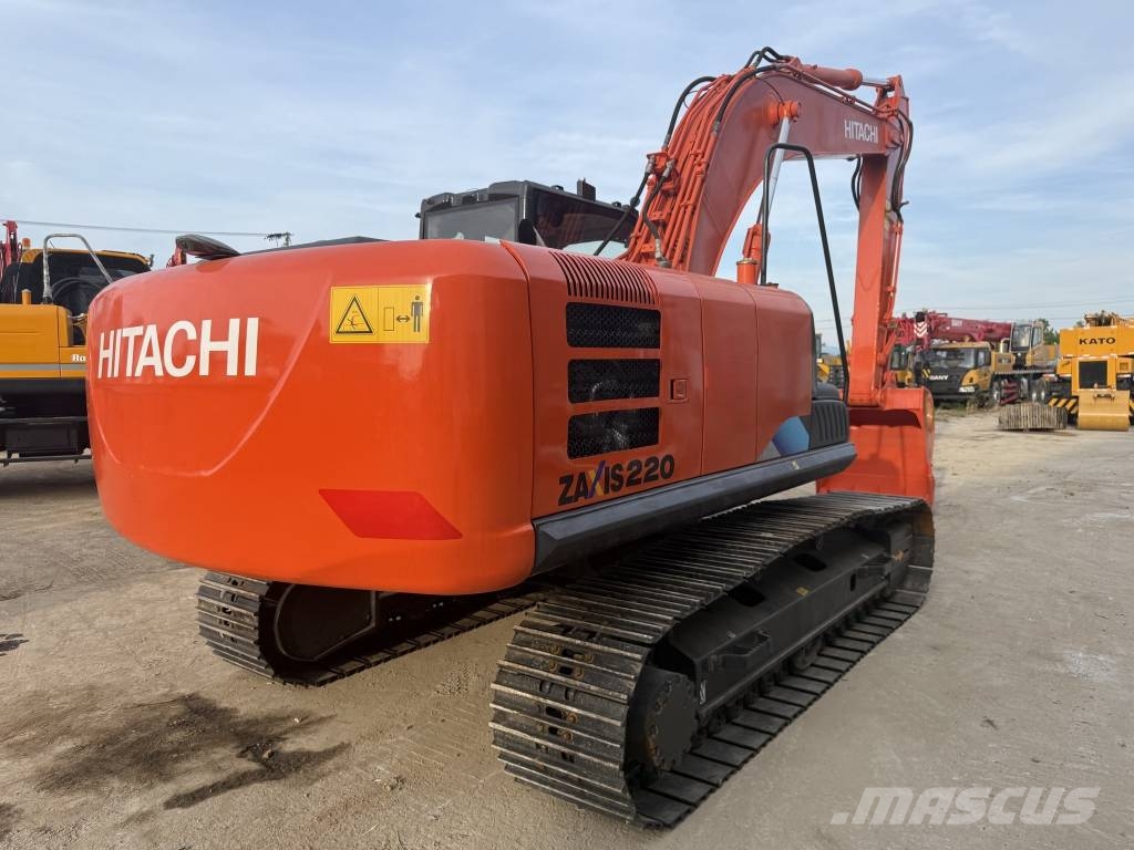 Hitachi ZX 210 LC H حفارات زحافة