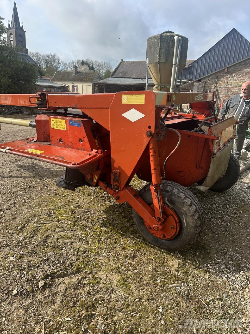 Kuhn FC250 جزازات