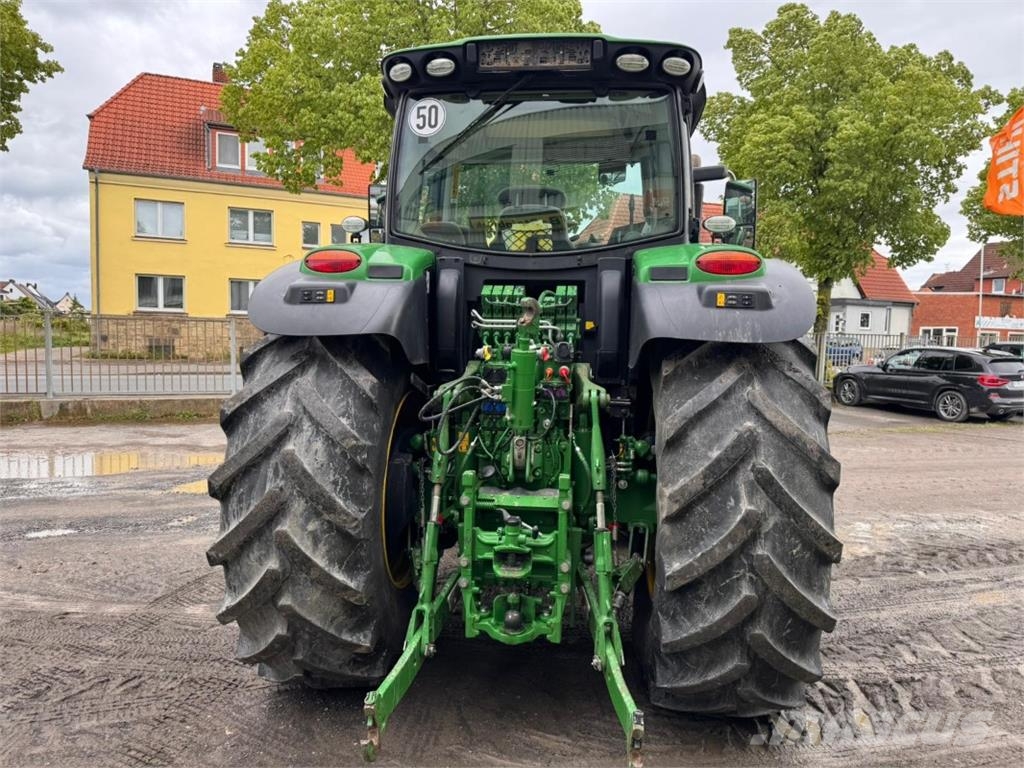 John Deere 6215R Trattori