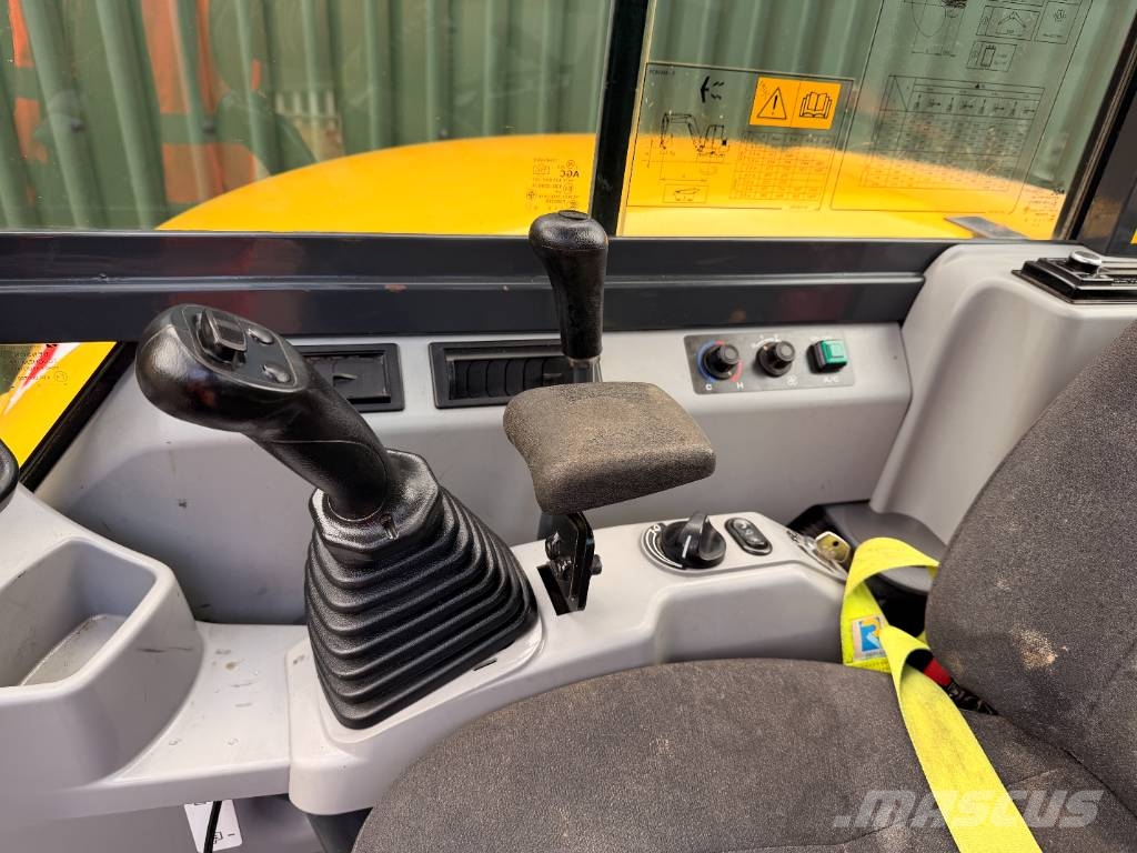 Komatsu PC 80 MR-5 8 Ton Excavator حفارات وسط 7 طن - 12 طن