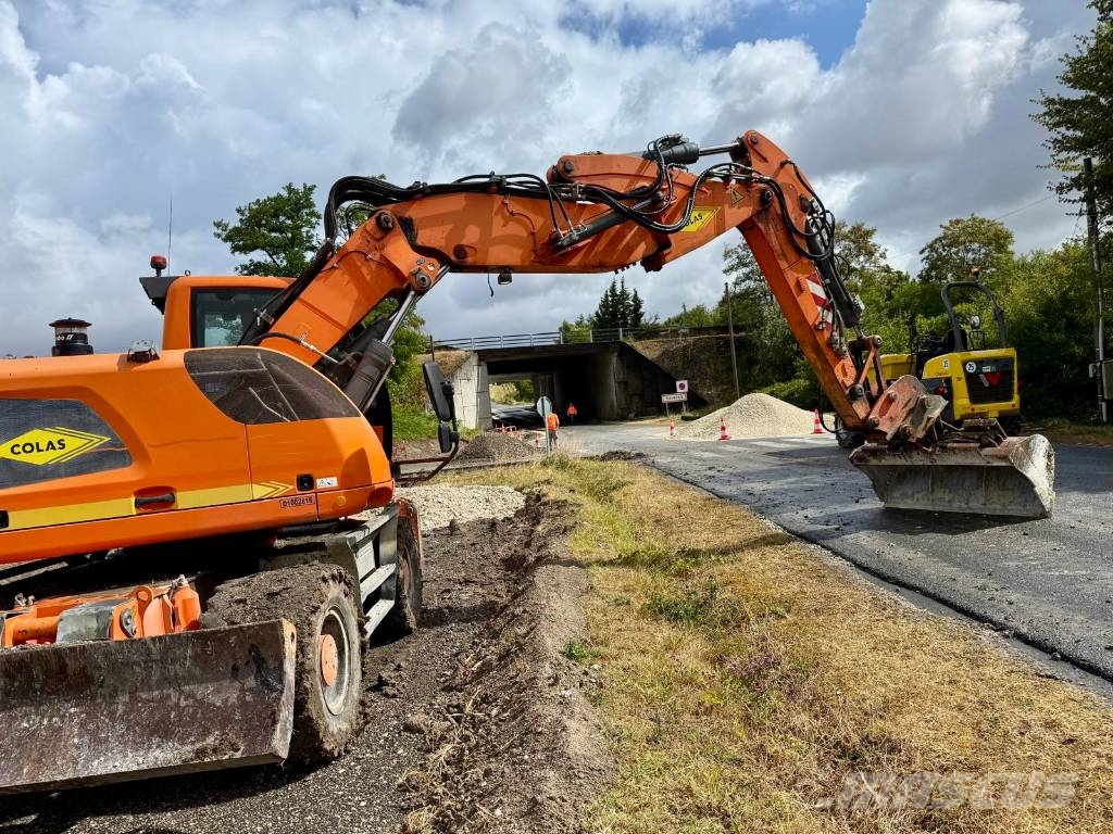 Liebherr 918 compact Lastik tekerli ekskavatörler