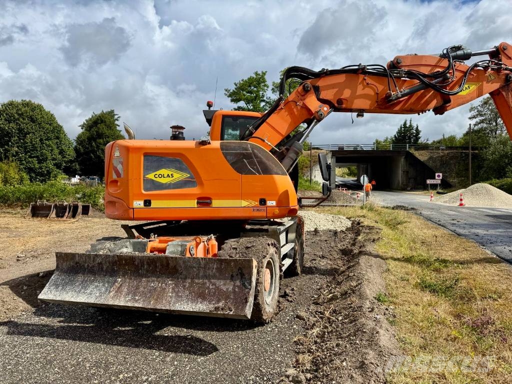 Liebherr 918 compact Lastik tekerli ekskavatörler