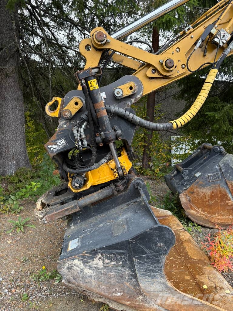 CAT 323 Kāpurķēžu ekskavatori