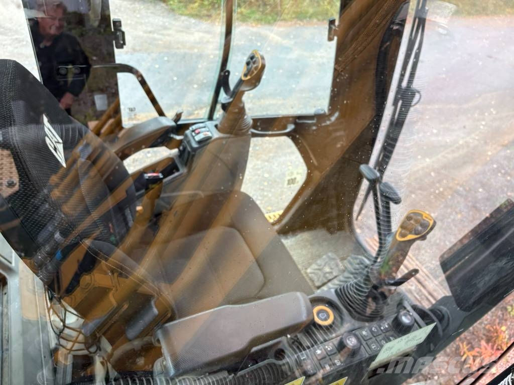 CAT 323 Kāpurķēžu ekskavatori