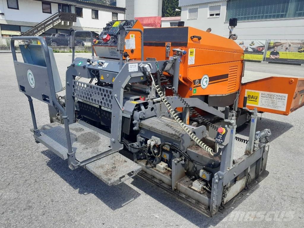 CM Asphalt Kleinfertiger F220T Asphalt splitting machines