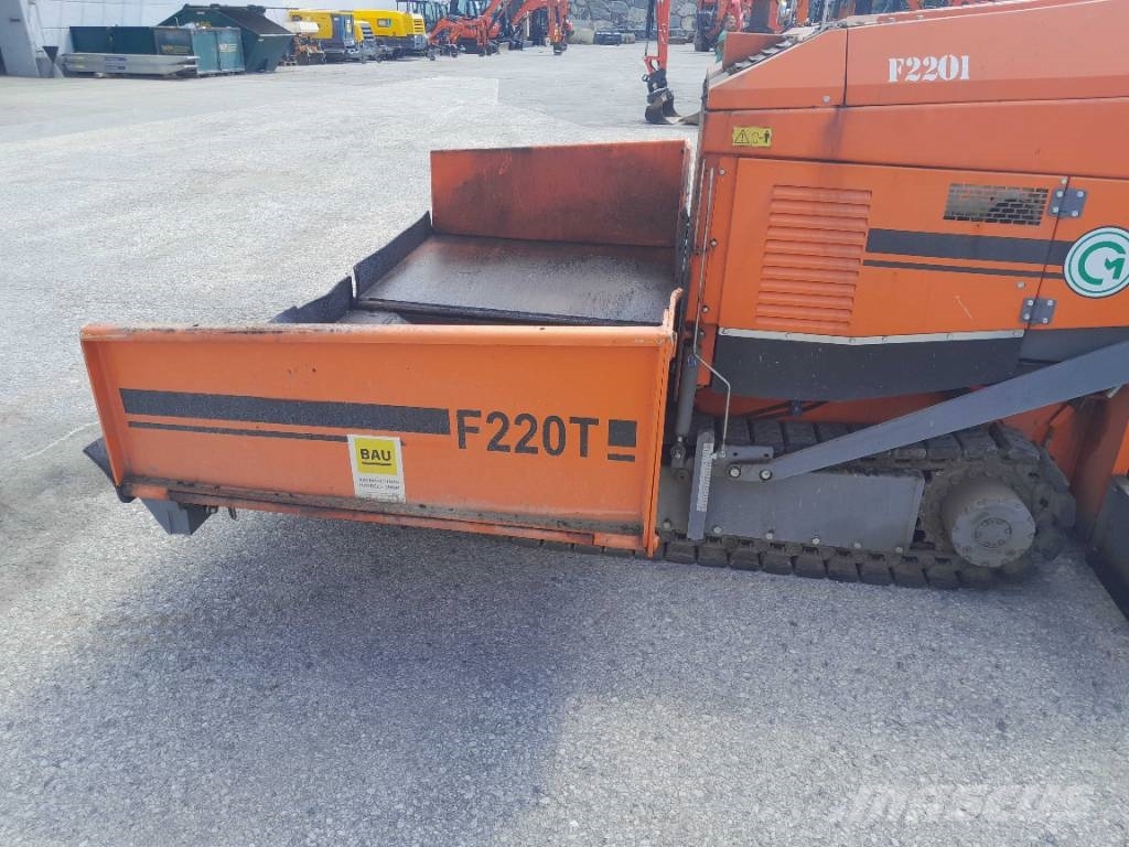 CM Asphalt Kleinfertiger F220T Asphalt splitting machines