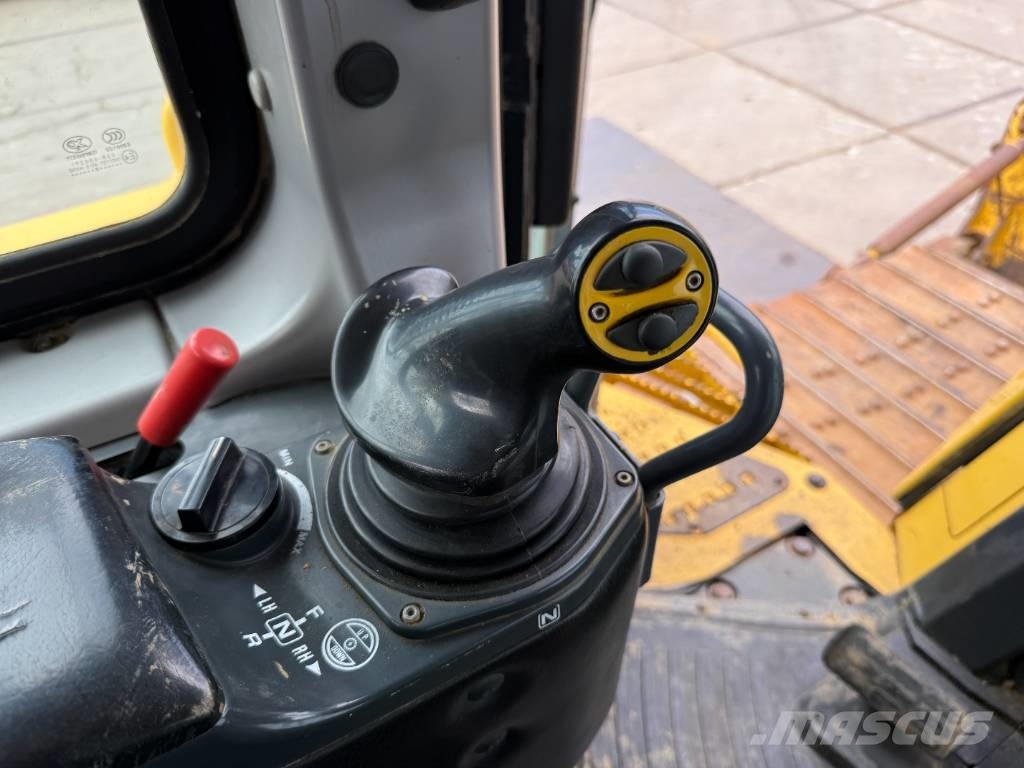 Komatsu D65PXi-18 - Backup Camera / Airco / CE + EPA بلدوزرات مجنزرة