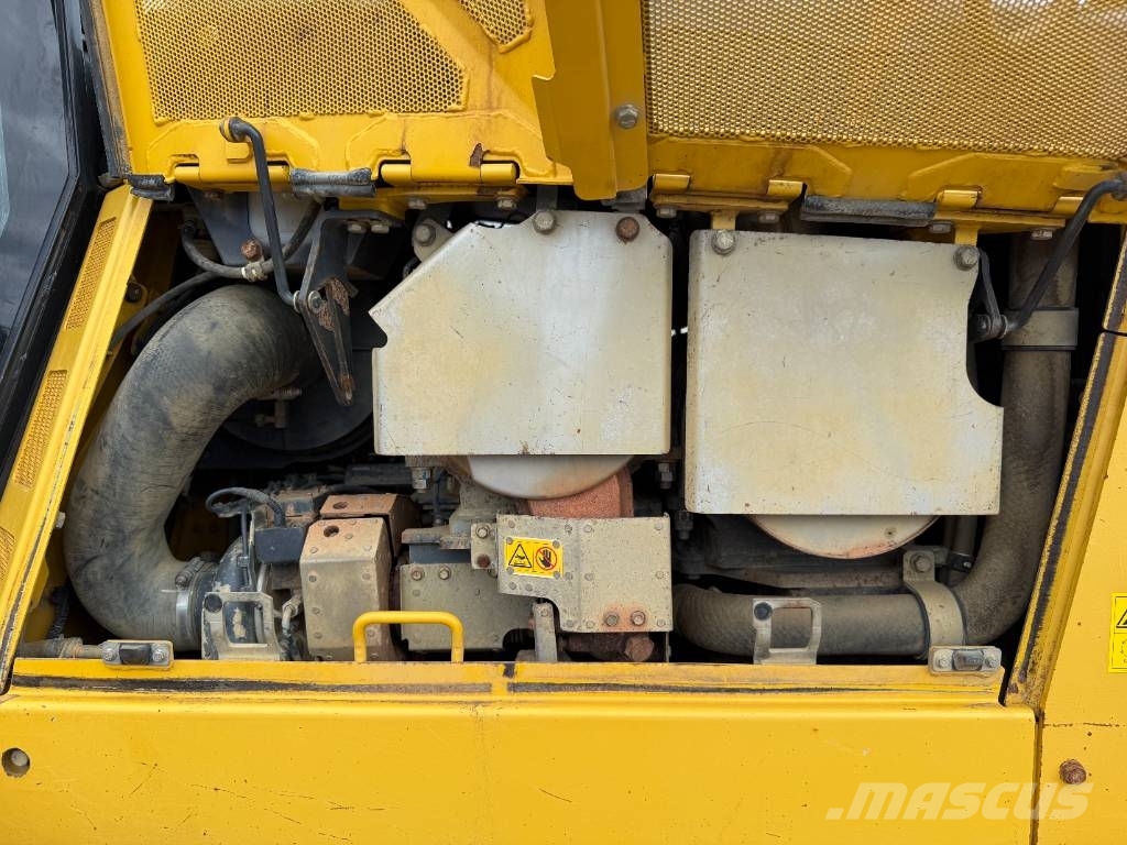 Komatsu D65PXi-18 - Backup Camera / Airco / CE + EPA بلدوزرات مجنزرة
