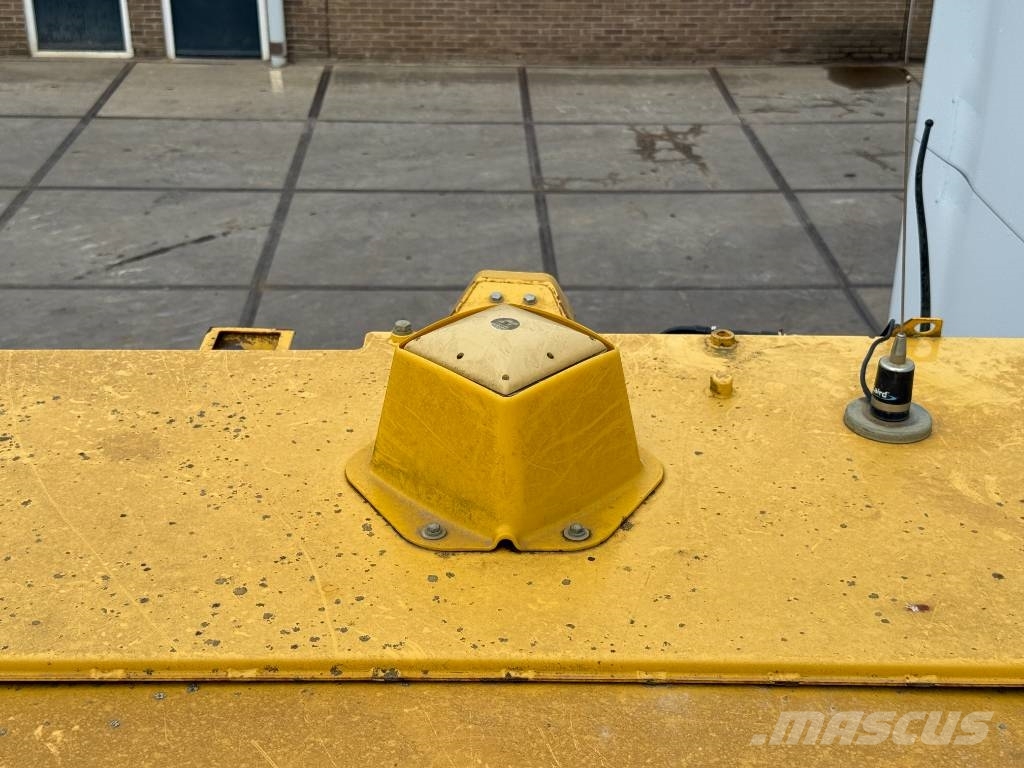 Komatsu D65PXi-18 - Backup Camera / Airco / CE + EPA بلدوزرات مجنزرة
