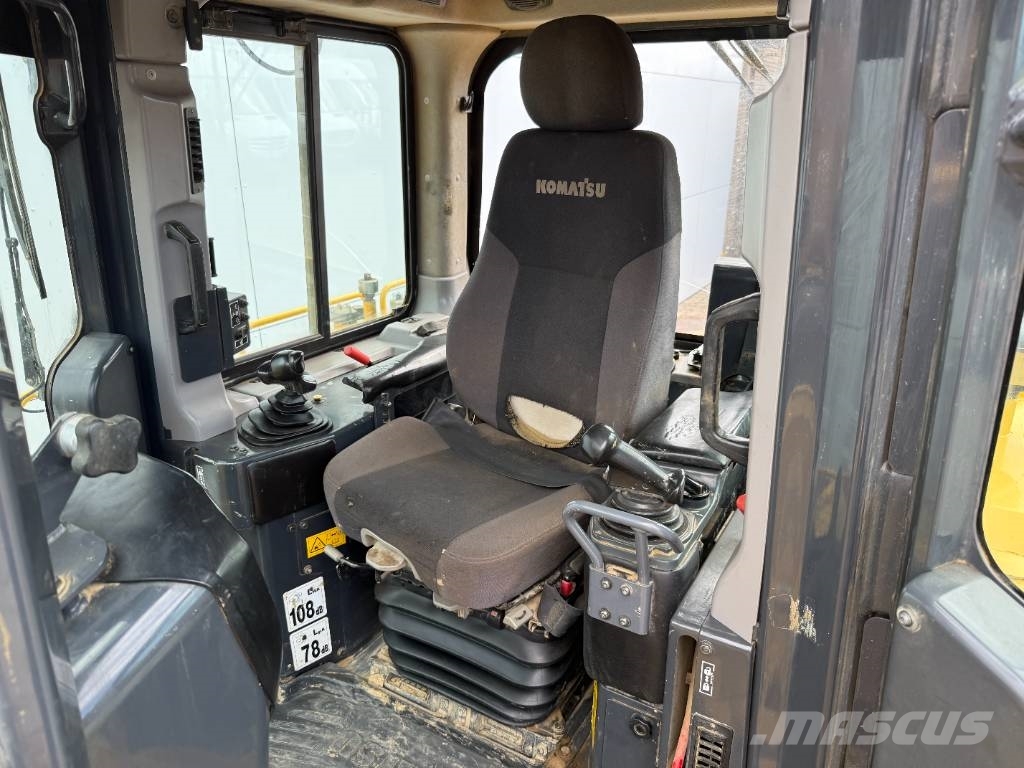Komatsu D65PXi-18 - Backup Camera / Airco / CE + EPA بلدوزرات مجنزرة