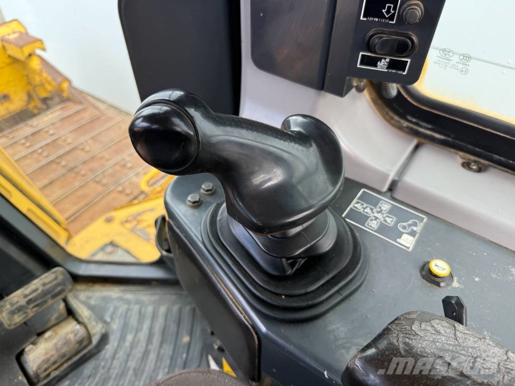 Komatsu D65PXi-18 - Backup Camera / Airco / CE + EPA بلدوزرات مجنزرة