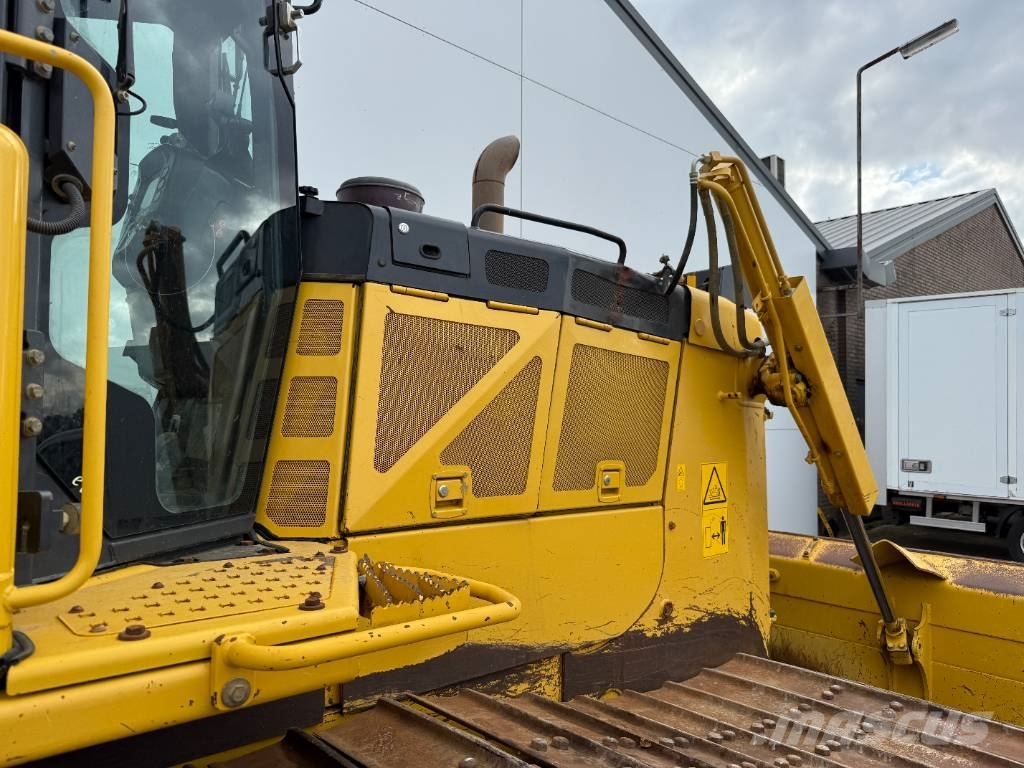 Komatsu D65PXi-18 - Backup Camera / Airco / CE + EPA بلدوزرات مجنزرة
