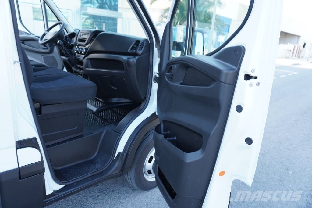 Iveco DAILY 35-180 CERRADO-TRAMPILLA شاحنات مسطحة/مفصلية الجوانب