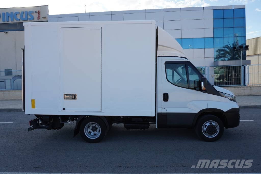 Iveco DAILY 35-180 CERRADO-TRAMPILLA شاحنات مسطحة/مفصلية الجوانب