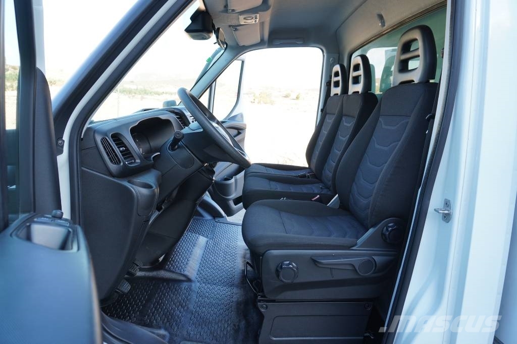 Iveco DAILY 35-180 CERRADO-TRAMPILLA شاحنات مسطحة/مفصلية الجوانب