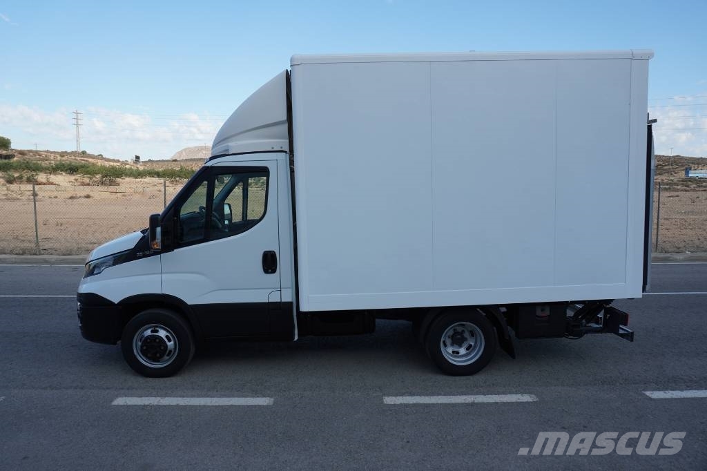 Iveco DAILY 35-180 CERRADO-TRAMPILLA شاحنات مسطحة/مفصلية الجوانب