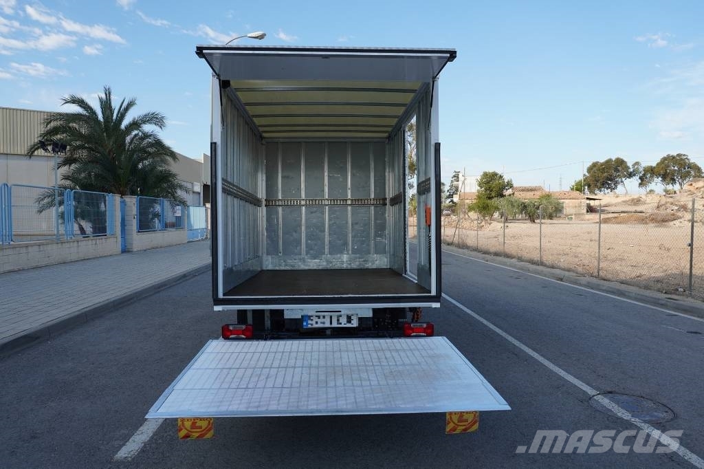 Iveco DAILY 35-180 CERRADO-TRAMPILLA شاحنات مسطحة/مفصلية الجوانب