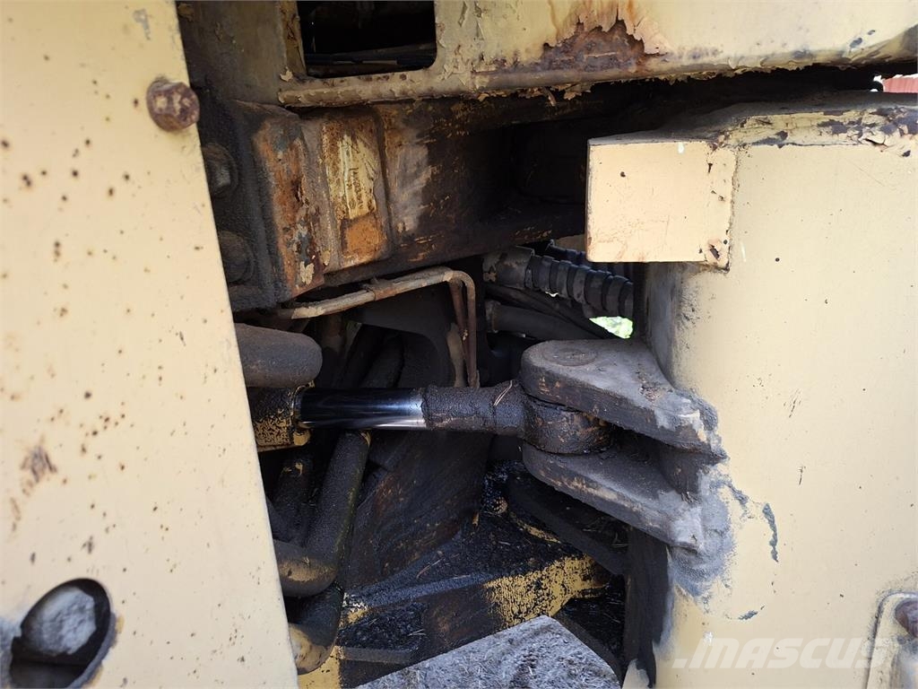CAT 966C Pyöräkuormaajat