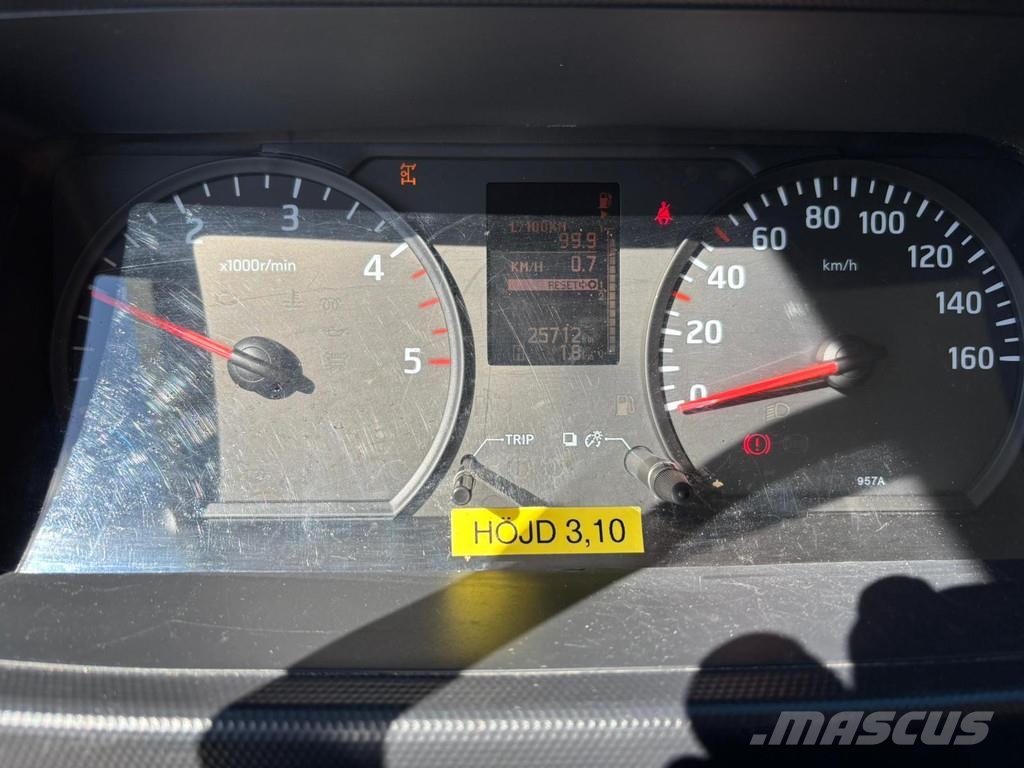 Nissan NT400 4x2 Isoli PT200 / 1608 hours / working heigh Автокрани