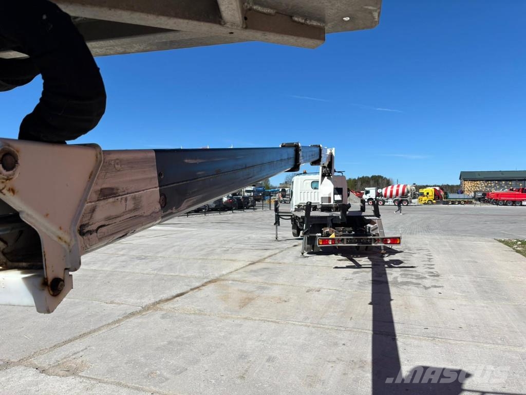 Nissan NT400 4x2 Isoli PT200 / 1608 hours / working heigh Автокрани