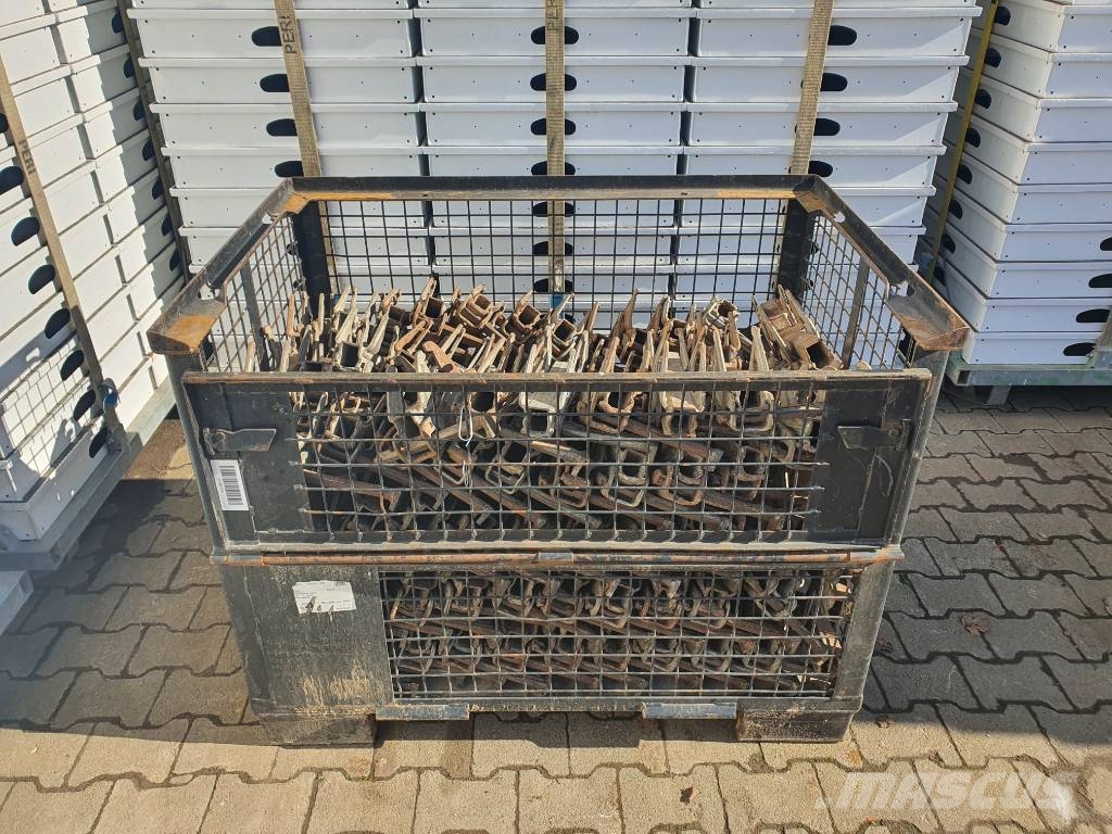 Peri Maximo mit gebrauchter Schalhaut Bekisting