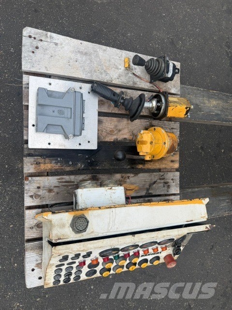 Liebherr PR 742 USED CAB PARTS كابينة والداخلية