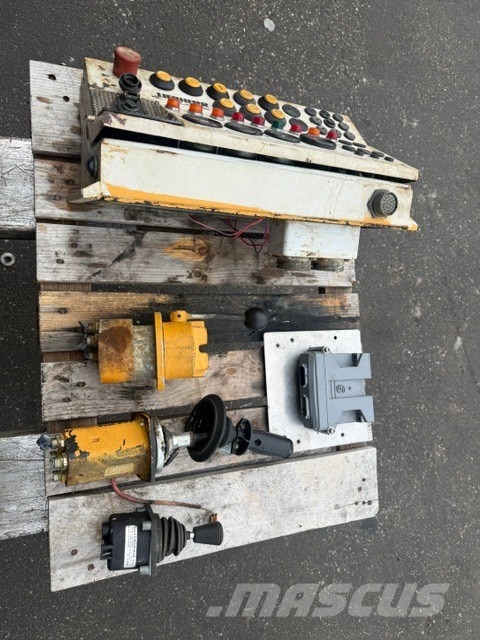 Liebherr PR 742 USED CAB PARTS كابينة والداخلية