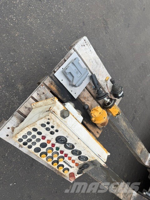 Liebherr PR 742 USED CAB PARTS كابينة والداخلية