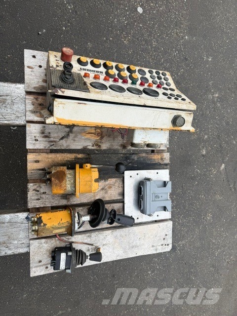 Liebherr PR 742 USED CAB PARTS كابينة والداخلية