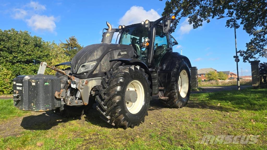 Valtra T 234 Traktori