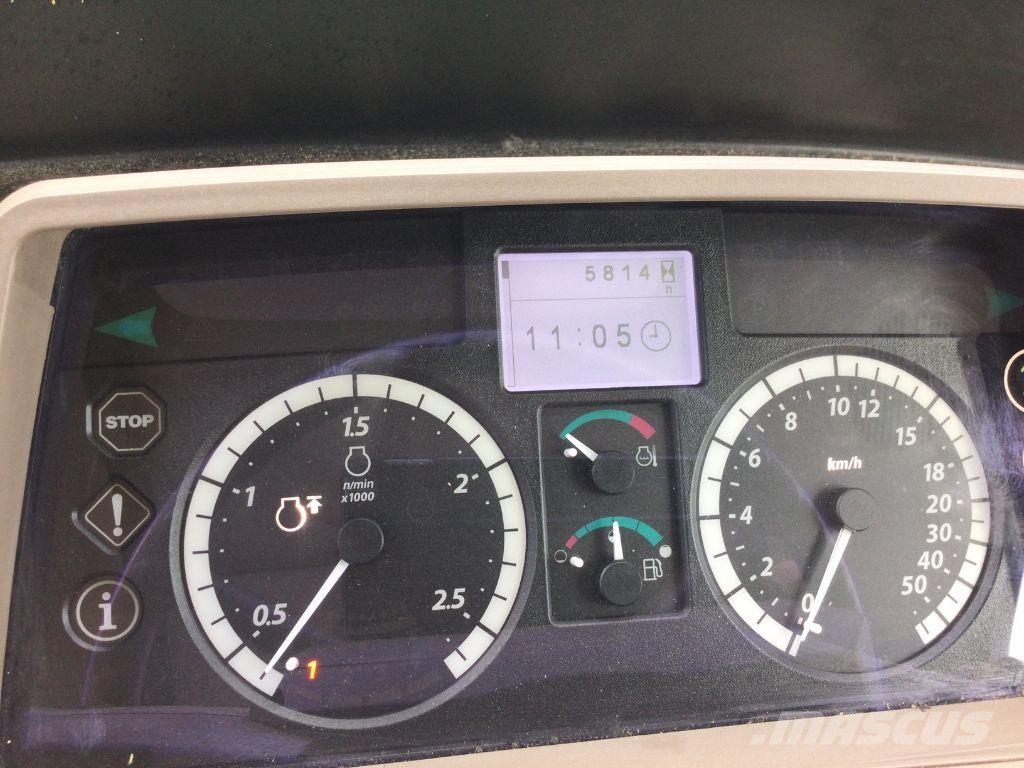 John Deere 6115M Traktory