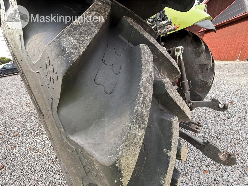 CLAAS Axion 810 Traktorit