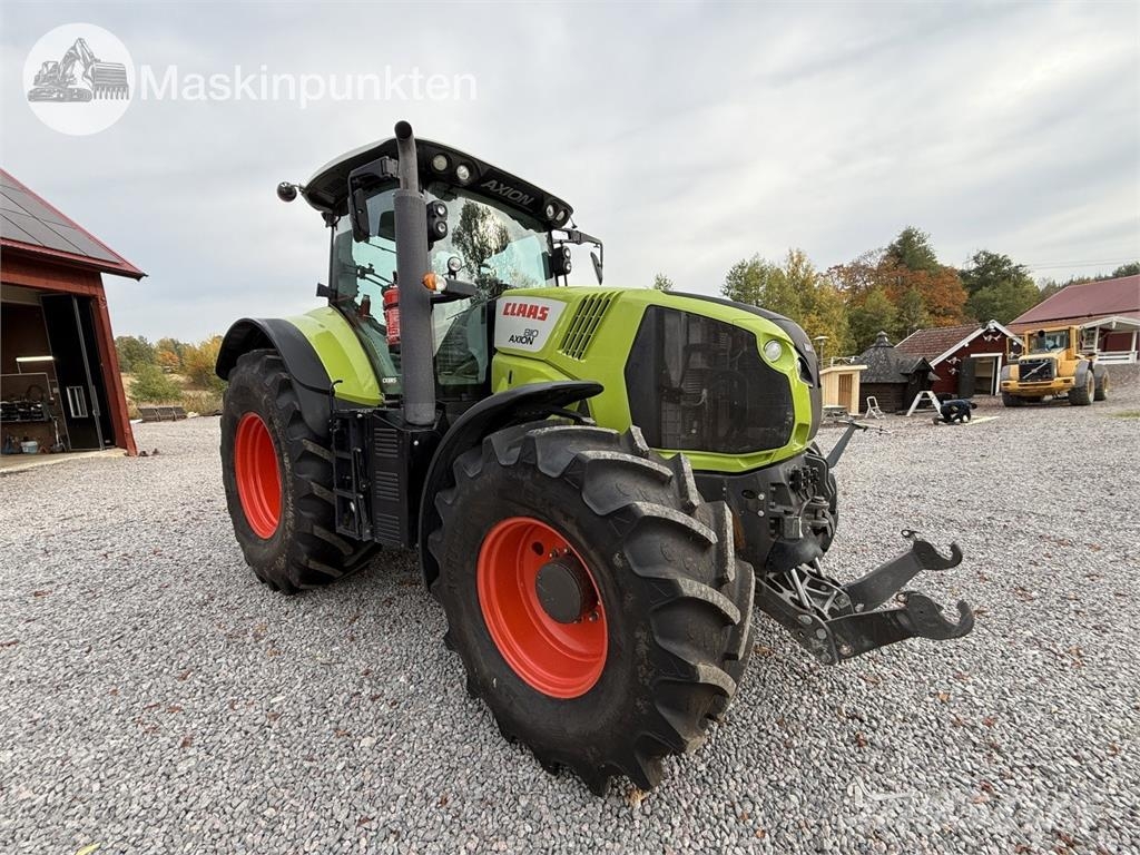 CLAAS Axion 810 Traktorit