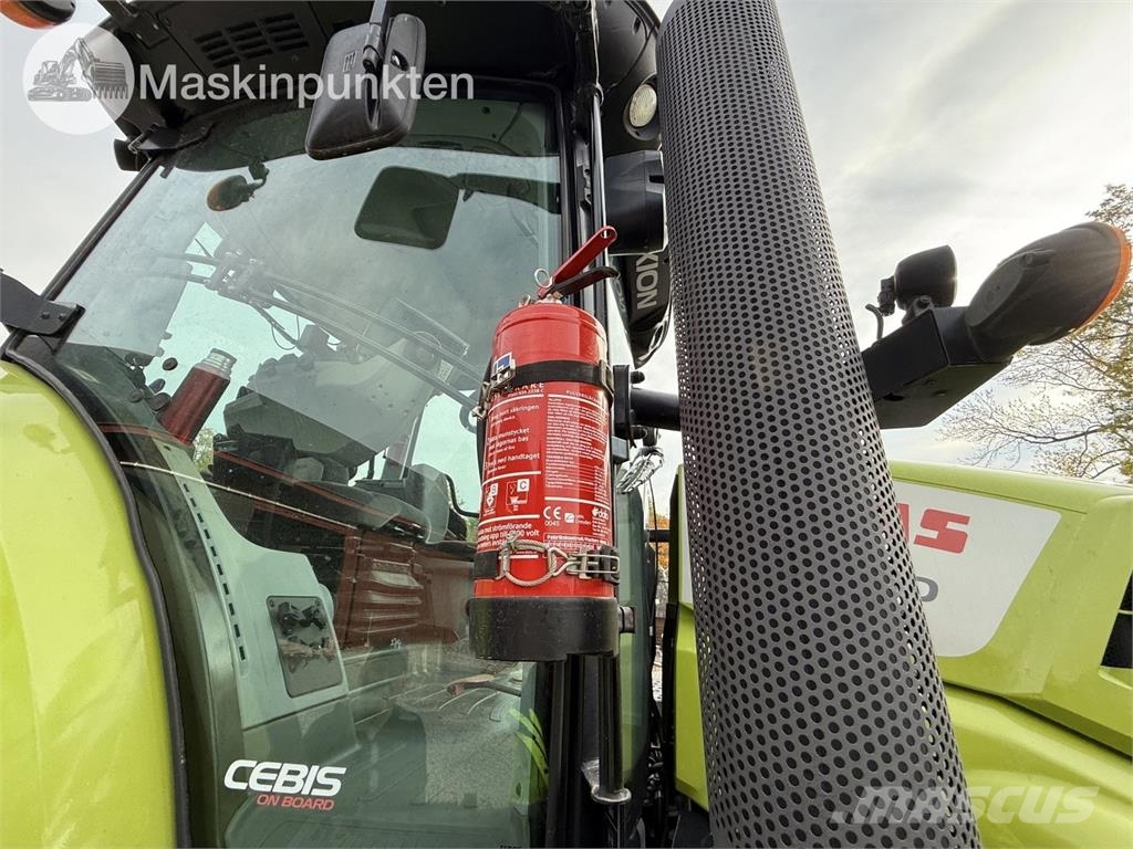 CLAAS Axion 810 Traktorit