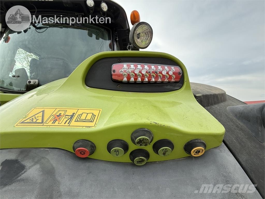 CLAAS Axion 810 Traktorit