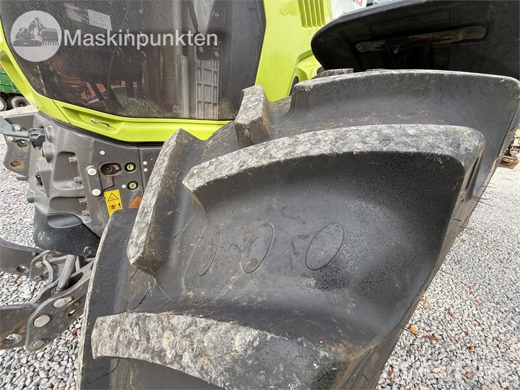 CLAAS Axion 810 Traktorit