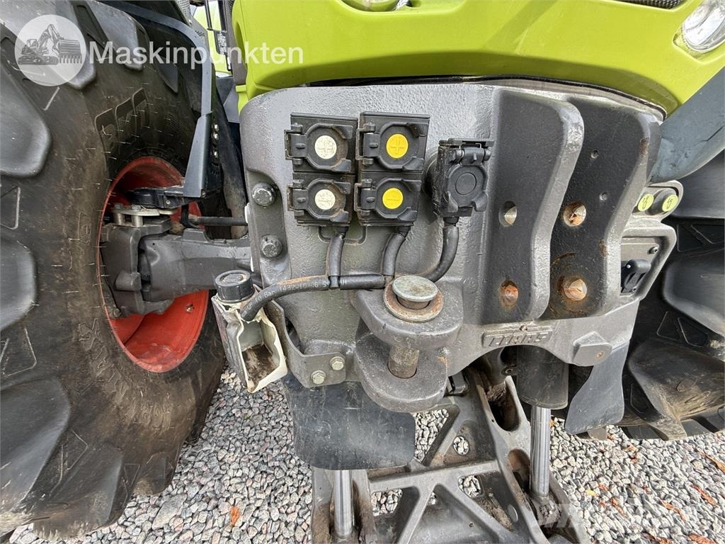 CLAAS Axion 810 Traktorit