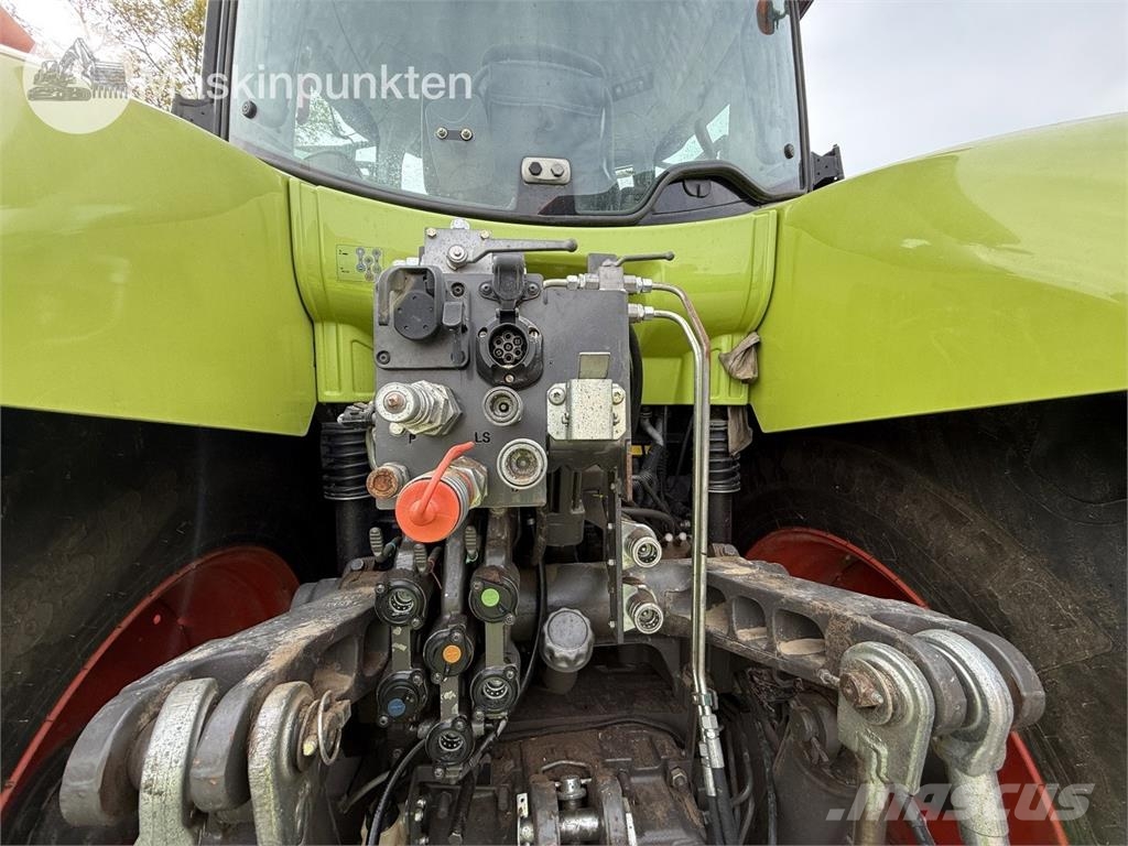 CLAAS Axion 810 Traktorit