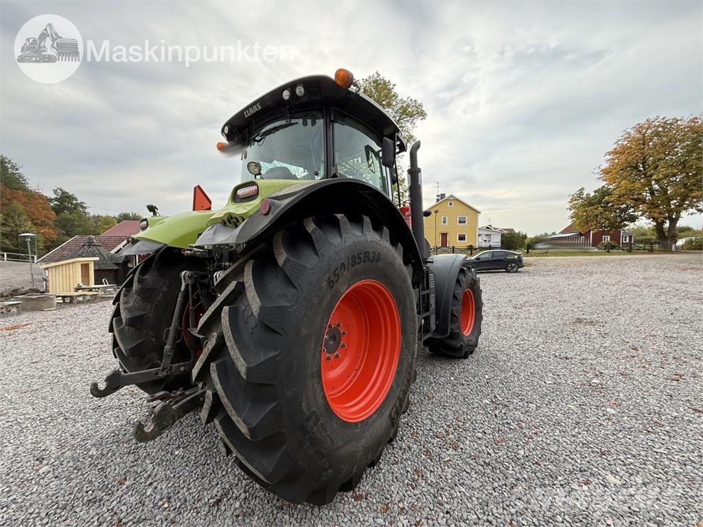 CLAAS Axion 810 Traktorit